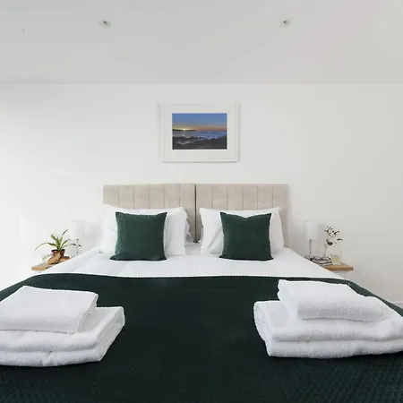 1 Island Reach Holiday home