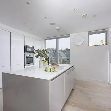 1 Island Reach Holiday home